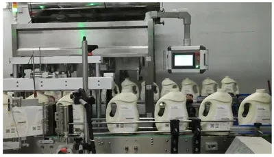 Full-Automatic Four-Head Tracking Cap Screwing Machine and Filling Machine for Chinese Products